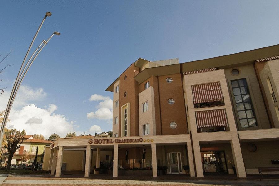 Hotel Granducato Монтелупо-Фьорентино Экстерьер фото